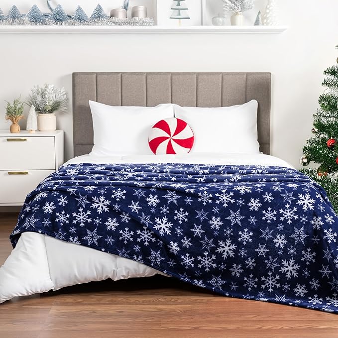 PAVILIA Christmas Throw Blanket | Navy Snowflake Christmas Fleece Blanket | Soft, Plush, Warm Winter Cabin Throw, Twin 60x80 (Navy/White Snowflake)